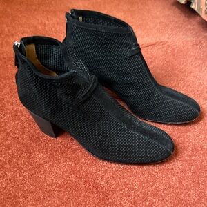 Aquatalia black suede ankle booties size 7.5